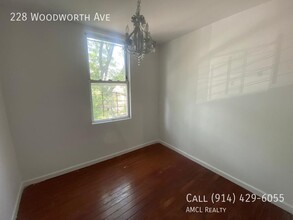 228 Woodworth Ave in Yonkers, NY - Building Photo - Building Photo