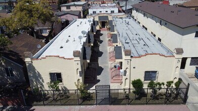 725 W 77th St in Los Angeles, CA - Building Photo - Building Photo