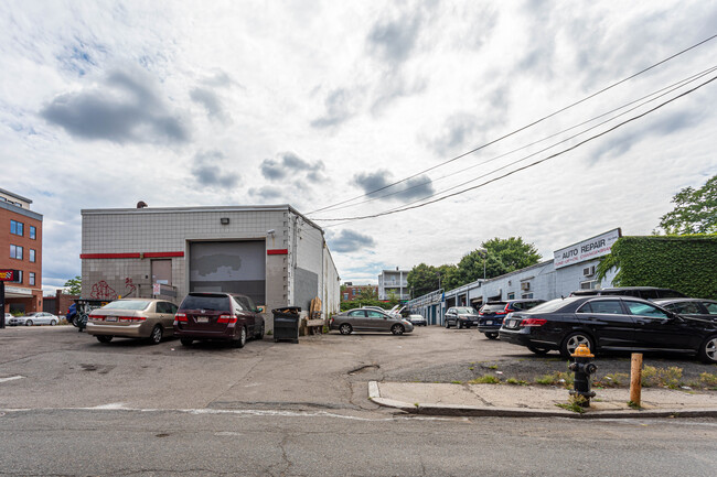 415 Cambridge St in Allston, MA - Foto de edificio - Building Photo