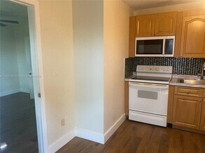 8310 NW 47th St in Lauderhill, FL - Building Photo - Building Photo