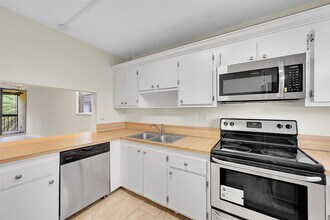 8415 Forest Hills Dr in Coral Springs, FL - Building Photo - Building Photo