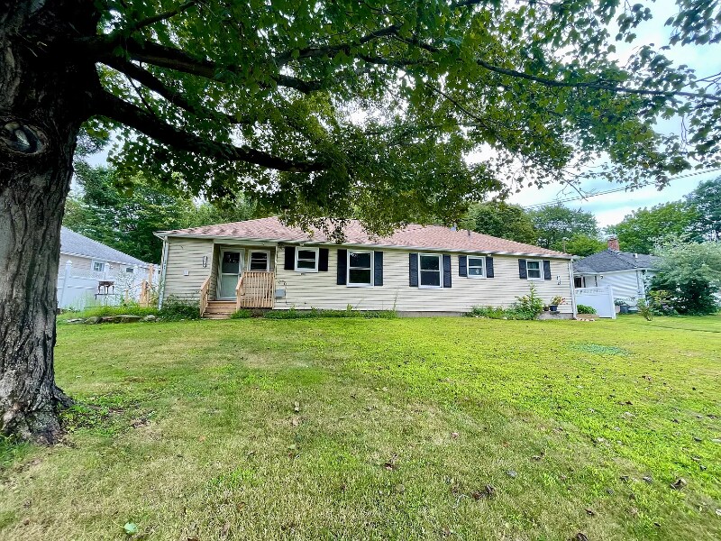 180 Circle Dr in Litchfield, CT - Building Photo