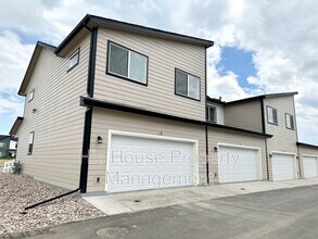 3916 Pinnacles Ct in Evans, CO - Building Photo - Building Photo