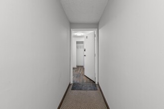 5523 Ellsworth Ave, Unit 12C in Pittsburgh, PA - Building Photo - Building Photo