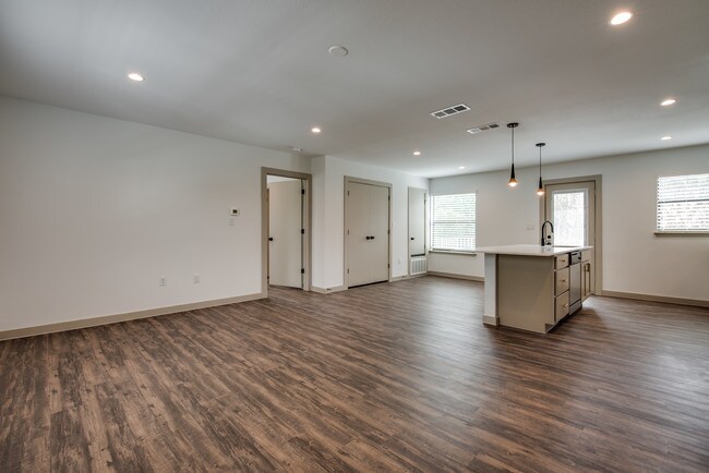 CHATEAU VICTOR in Dallas, TX - Building Photo - Building Photo