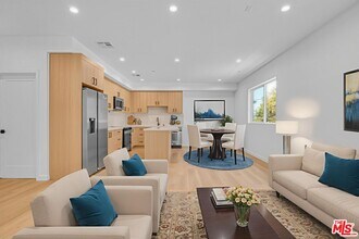 10826 1/2 Hesby St in Los Angeles, CA - Building Photo - Building Photo