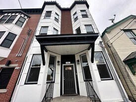 76 Manhattan Ave in Jersey City, NJ - Building Photo