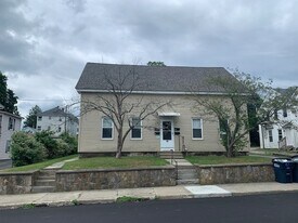 19 Whitcomb St, Unit 1L in Webster, MA - Building Photo