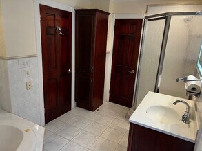 233 Pleasant St, Unit Apt 2 in Winthrop, MA - Building Photo - Building Photo
