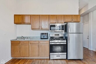 2601 W North Ave, Unit 2 in Chicago, IL - Foto de edificio - Building Photo