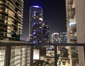 1050 Brickell Ave, Unit 1618 in Miami, FL - Building Photo - Building Photo