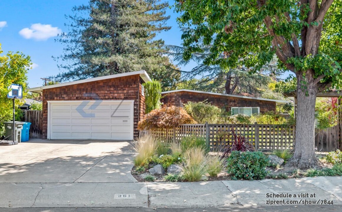 361 Linfield Dr in Menlo Park, CA - Building Photo
