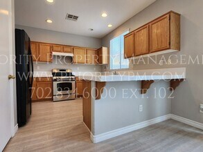 1842 Shining Elm Ct in North Las Vegas, NV - Building Photo - Building Photo