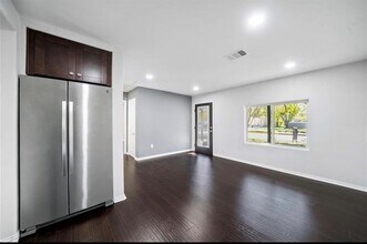 6526 Westview Dr in Houston, TX - Building Photo - Building Photo