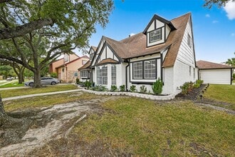 15202 La Mancha Dr in Houston, TX - Building Photo - Building Photo