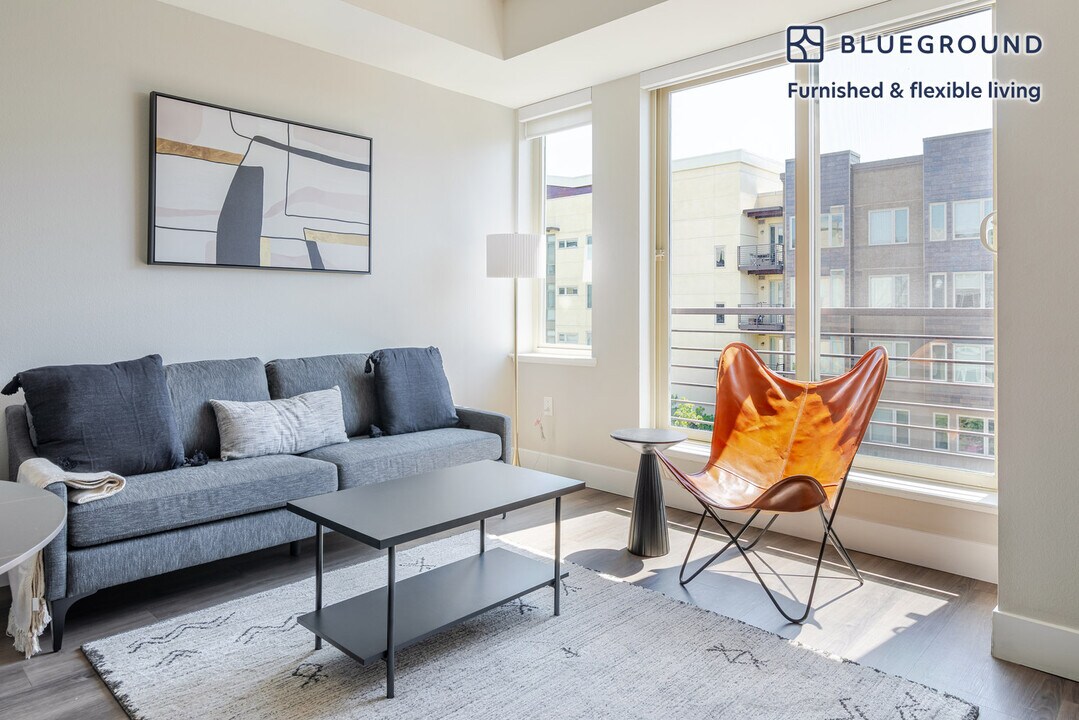 545 San Antonio Rd in Mountain View, CA - Foto de edificio