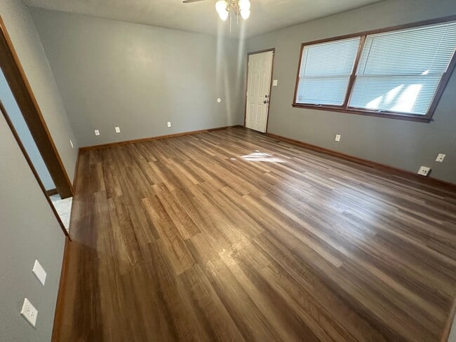 3519 SW Kirklawn Ave in Topeka, KS - Foto de edificio - Building Photo