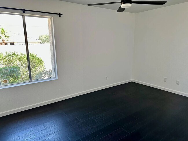 826 E Eugie Ave in Phoenix, AZ - Building Photo - Building Photo