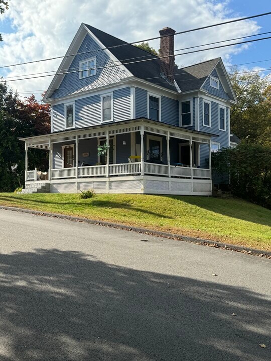 63 Merrimack St, Unit B in Concord, NH - Foto de edificio