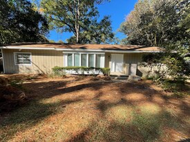 3147 Shirley Dr in Jackson, MS - Building Photo