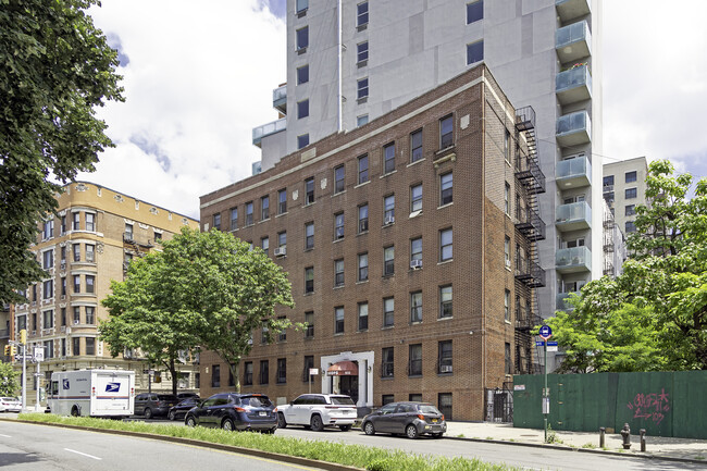 655 Riverside Dr in New York, NY - Building Photo - Building Photo