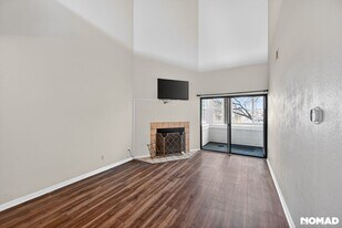 11123 E Alameda Ave in Aurora, CO - Building Photo