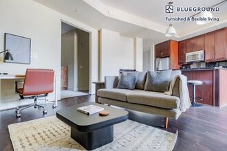 214 Barton Springs Rd in Austin, TX - Building Photo - Building Photo