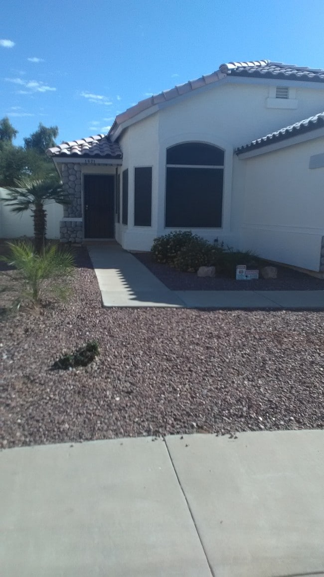 1671 N Garrett Dr in Chandler, AZ - Foto de edificio - Building Photo
