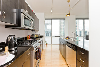 8 E Randolph St, Unit 2204 in Chicago, IL - Building Photo - Building Photo