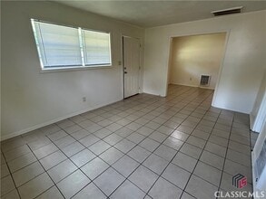 130 Candler Ct in Athens, GA - Building Photo - Building Photo