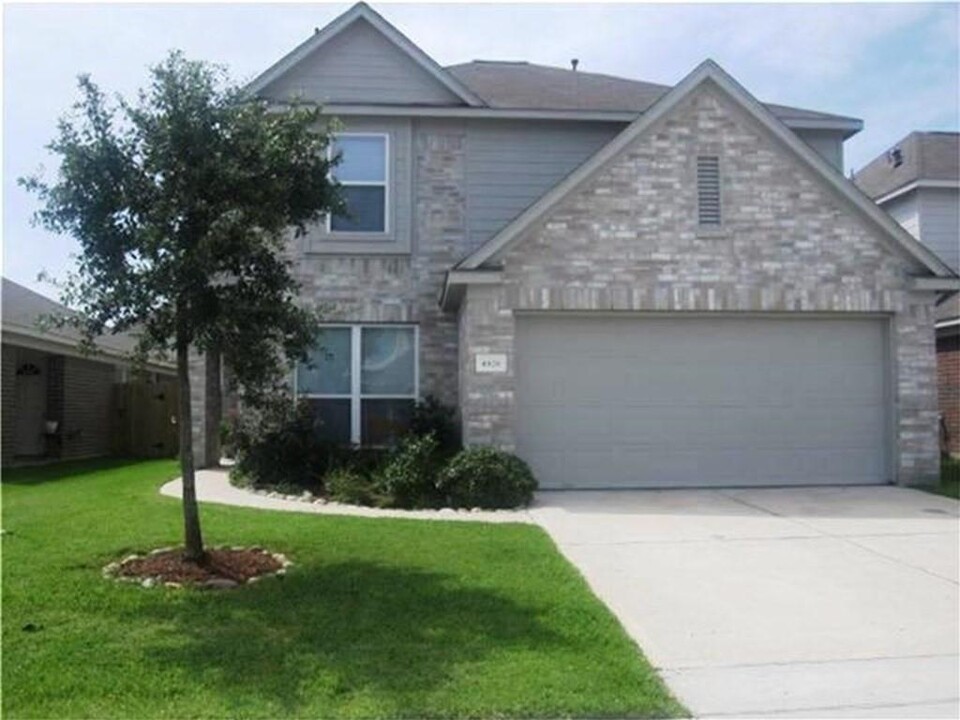 4926 Dappled Grove Trail in Humble, TX - Building Photo