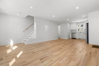 14 Taylor St in Stamford, CT - Building Photo - Building Photo