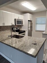 10007 Winding Lake Rd, Unit 101 in Sunrise, FL - Foto de edificio - Building Photo