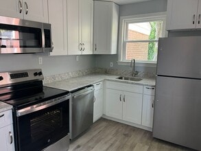 9900 Wildwood Rd in Kensington, MD - Building Photo - Building Photo