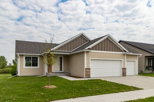 448 Spring Day Ct NE in Eyota, MN - Building Photo