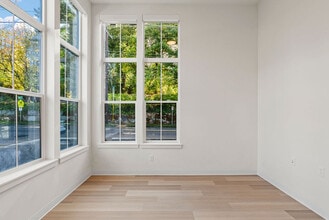 2175 SE Stark St, Unit 1 in Portland, OR - Building Photo - Building Photo