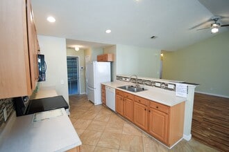 717 W Perry Rd in Myrtle Beach, SC - Building Photo - Building Photo