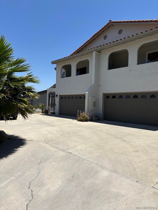 2411 Torrejon Pl in Carlsbad, CA - Building Photo