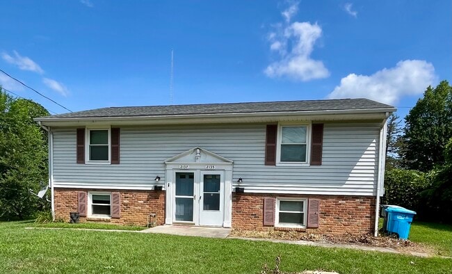 2135 Sanford Ave SW, Unit 2135