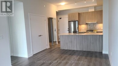 430-430 Square One Dr in Mississauga, ON - Building Photo - Building Photo