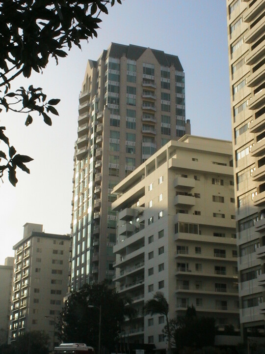 Remington Condominiums in Los Angeles, CA - Building Photo