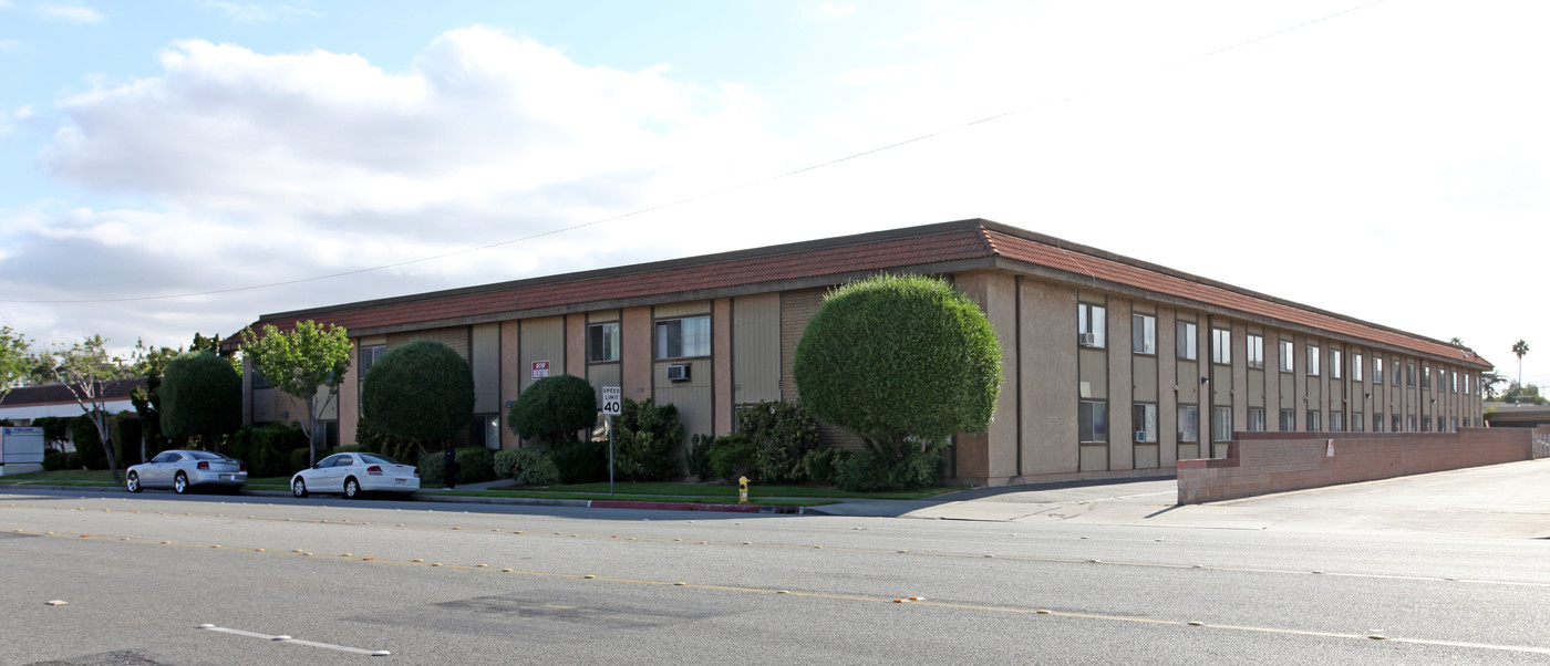 Woodruff Regency Apartments in Bellflower, CA - Foto de edificio