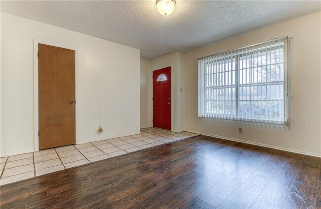 8424 Jamestown Dr in Austin, TX - Building Photo - Building Photo