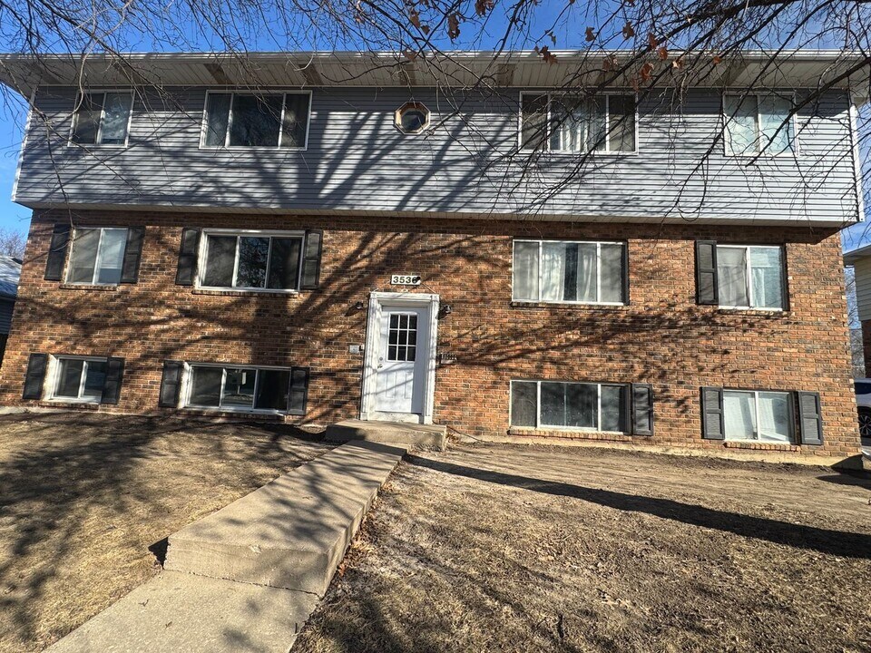 3536 Heatherton Dr in Davenport, IA - Building Photo