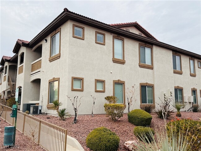 property at 2305 W Horizon Ridge Pkwy
