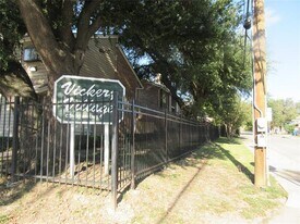 5750 Phoenix Dr in Dallas, TX - Building Photo