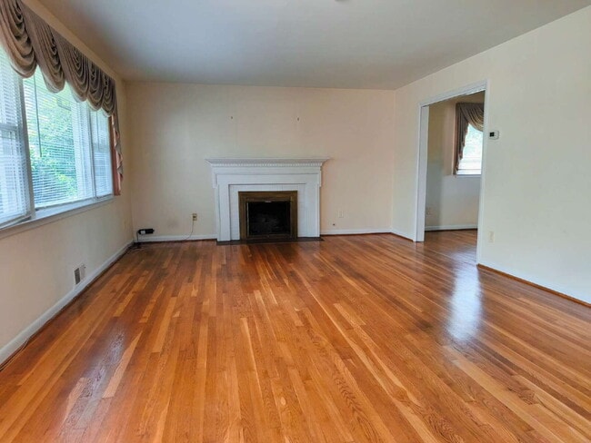 property at 7202 Bayside Ct