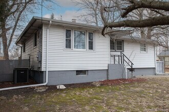 16 Phelan St in Plainville, CT - Foto de edificio - Building Photo