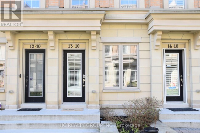 10-10 Hargrave Ln in Toronto, ON - Building Photo - Building Photo