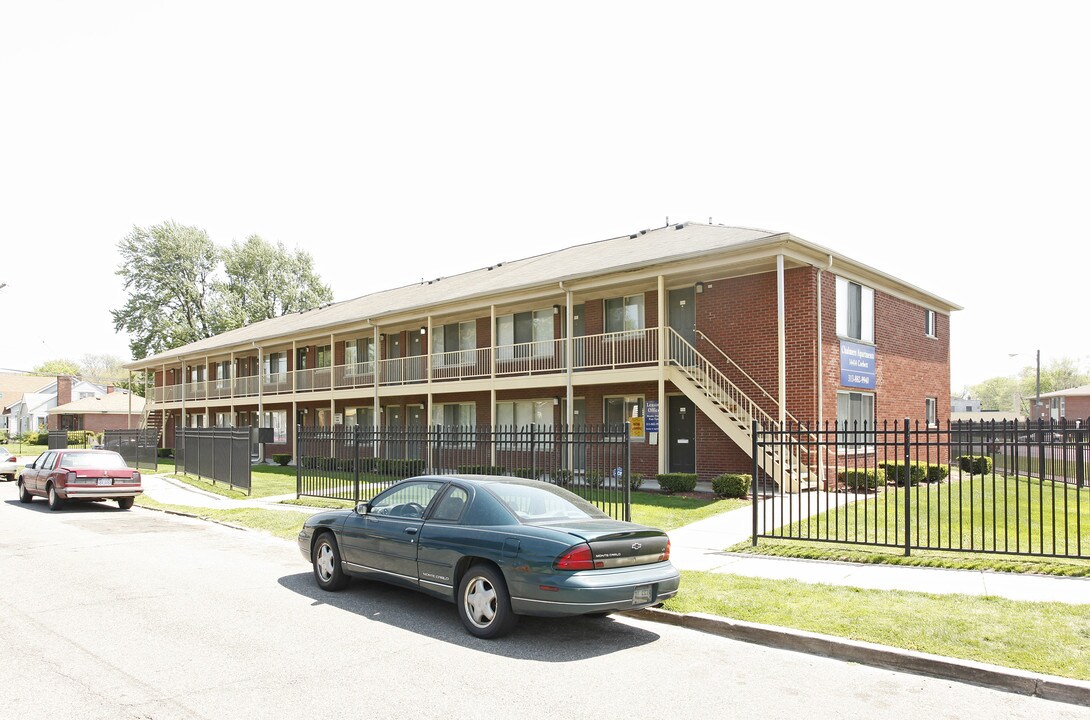 Chalmers Apartments in Detroit, MI - Building Photo